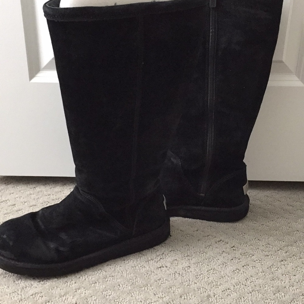⬇️UGG tall black boot size 10